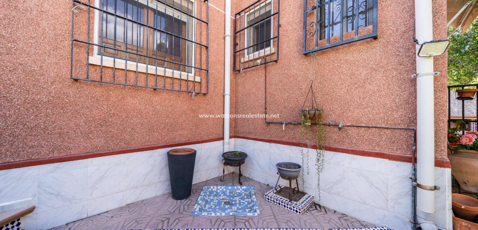 Resale - Freistendhe Villa - Urb. La Marina