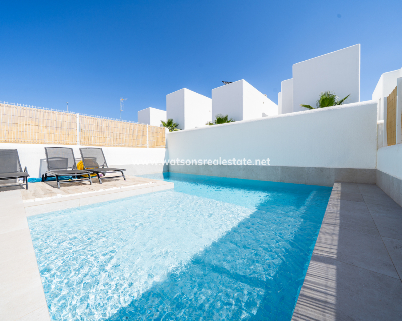 Resale - Freistendhe Villa - Urb. La Marina