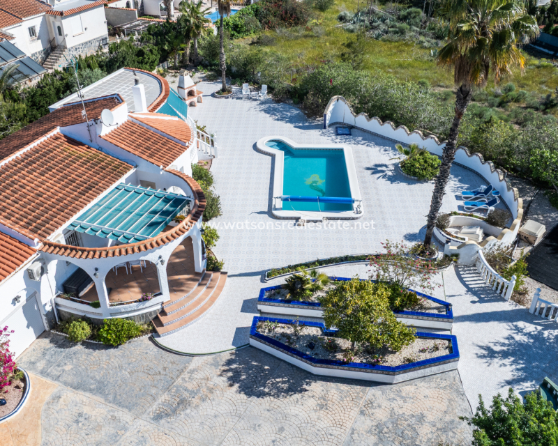 Resale - Freistendhe Villa - Urb. La Marina