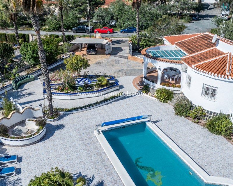 Resale - Freistendhe Villa - Urb. La Marina