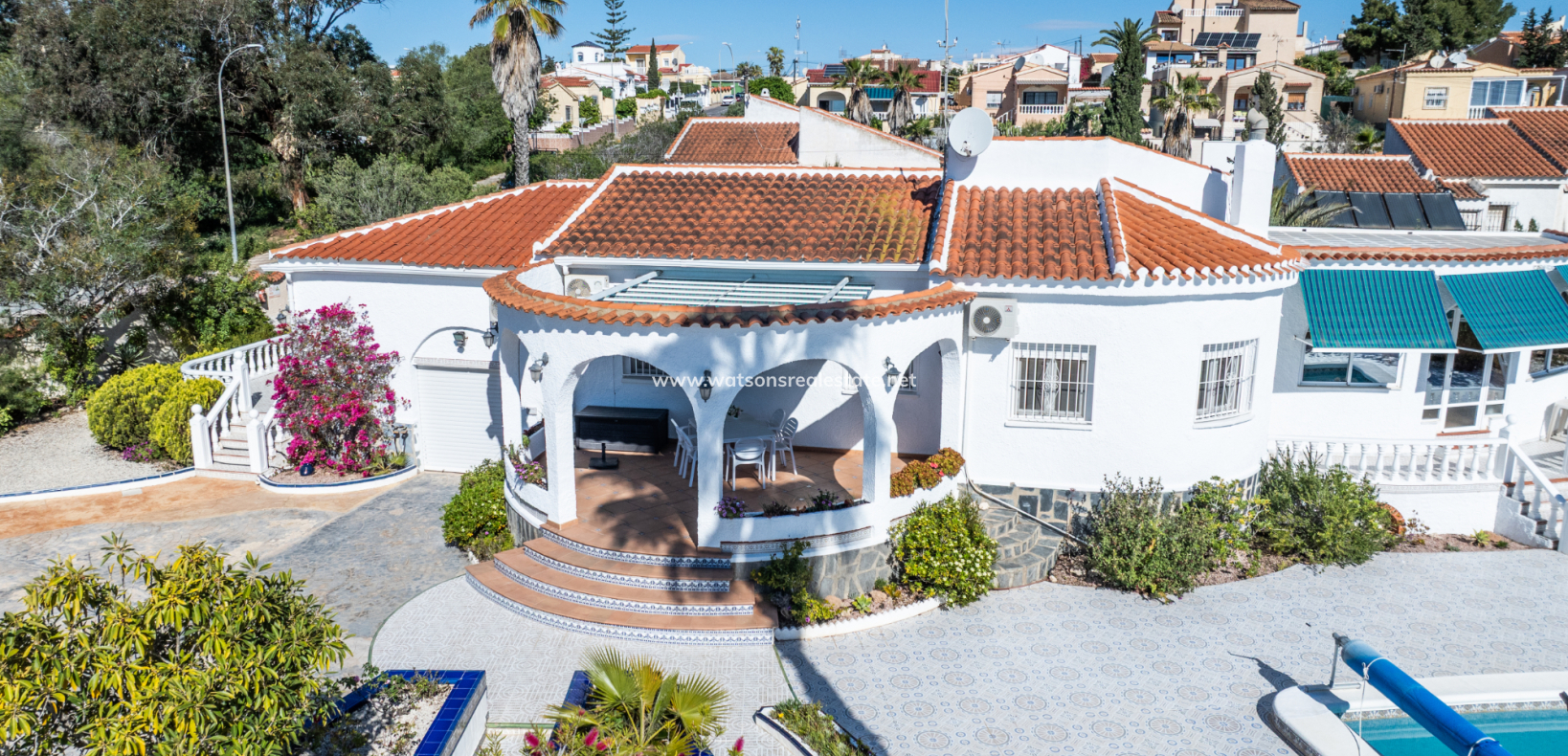 Resale - Freistendhe Villa - Urb. La Marina