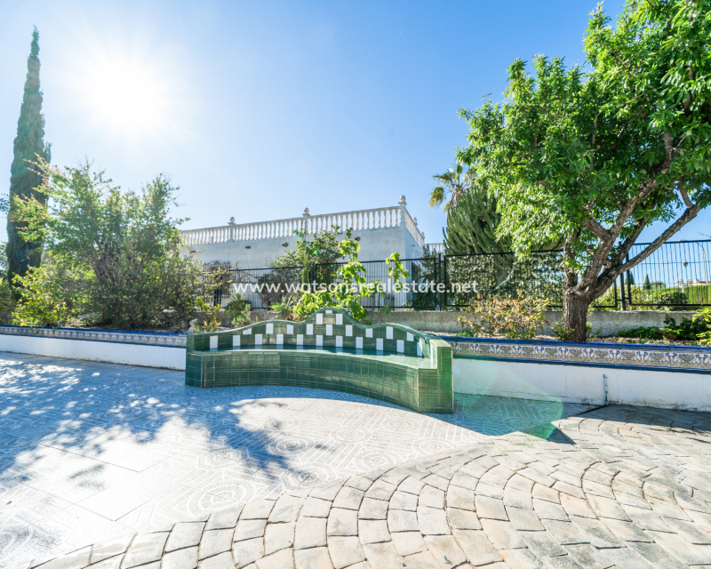 Resale - Freistendhe Villa - Urb. La Marina