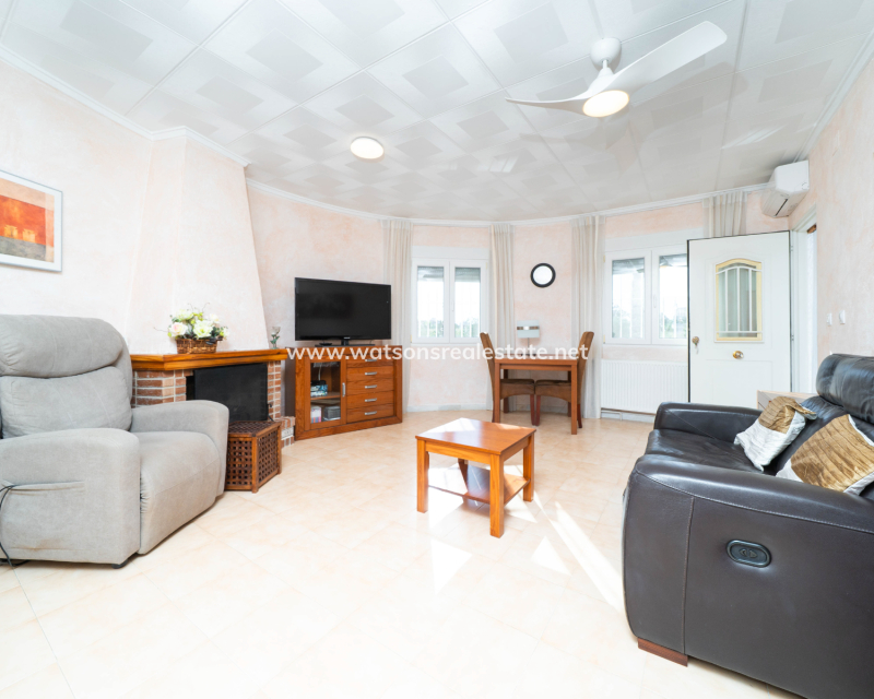 Resale - Freistendhe Villa - Urb. La Marina