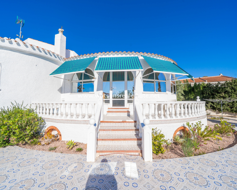 Resale - Freistendhe Villa - Urb. La Marina
