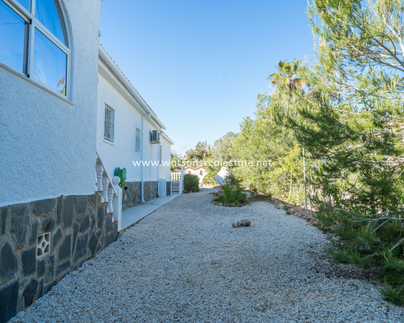 Resale - Freistendhe Villa - Urb. La Marina