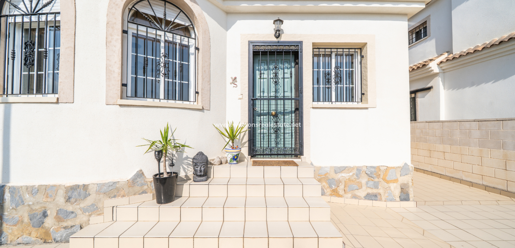 Resale - Freistendhe Villa - Urb. La Marina