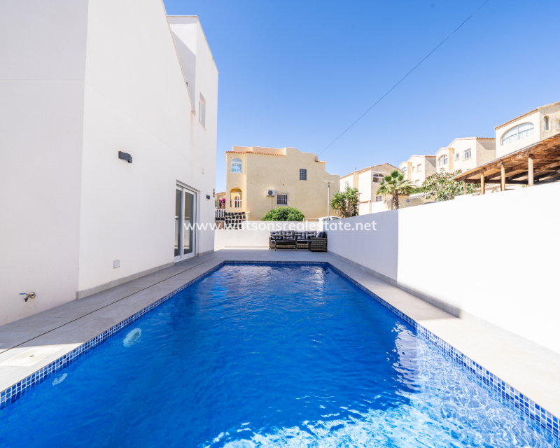 Resale - Freistendhe Villa - Urb. La Marina