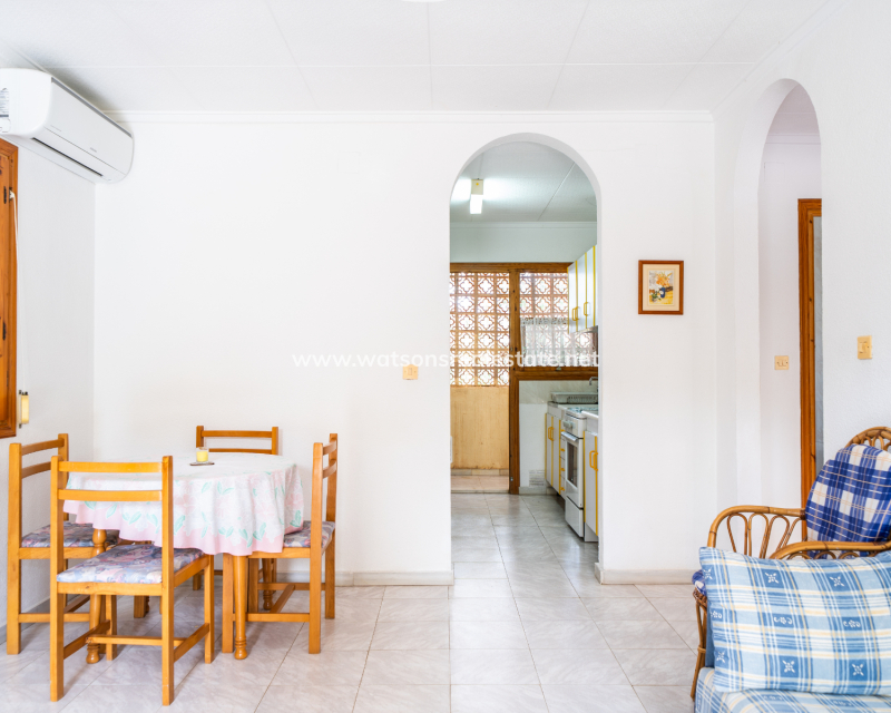 Resale - Freistendhe Villa - Urb. La Marina