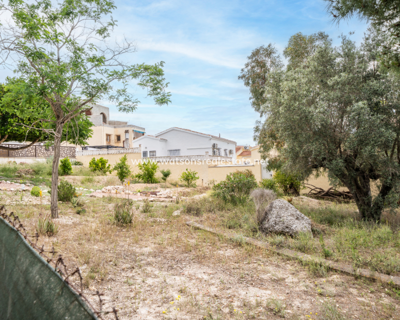 Resale - Freistendhe Villa - Urb. La Marina