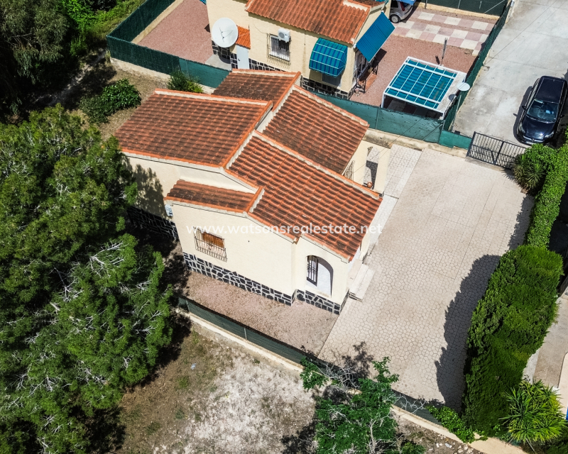 Resale - Freistendhe Villa - Urb. La Marina