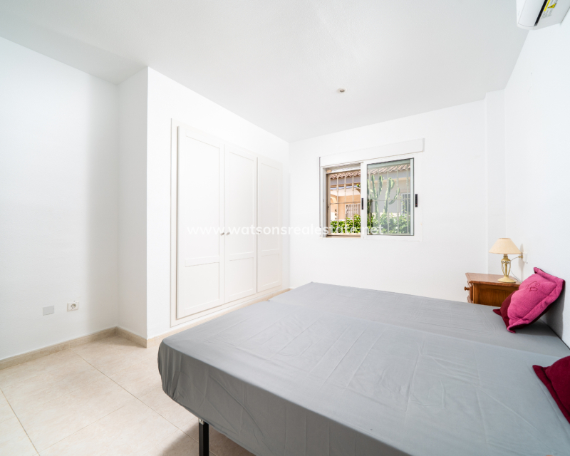 Resale - Freistendhe Villa - Urb. La Marina