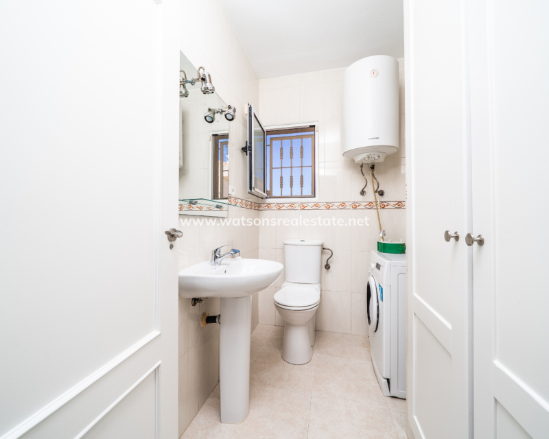 Resale - Freistendhe Villa - Urb. La Marina