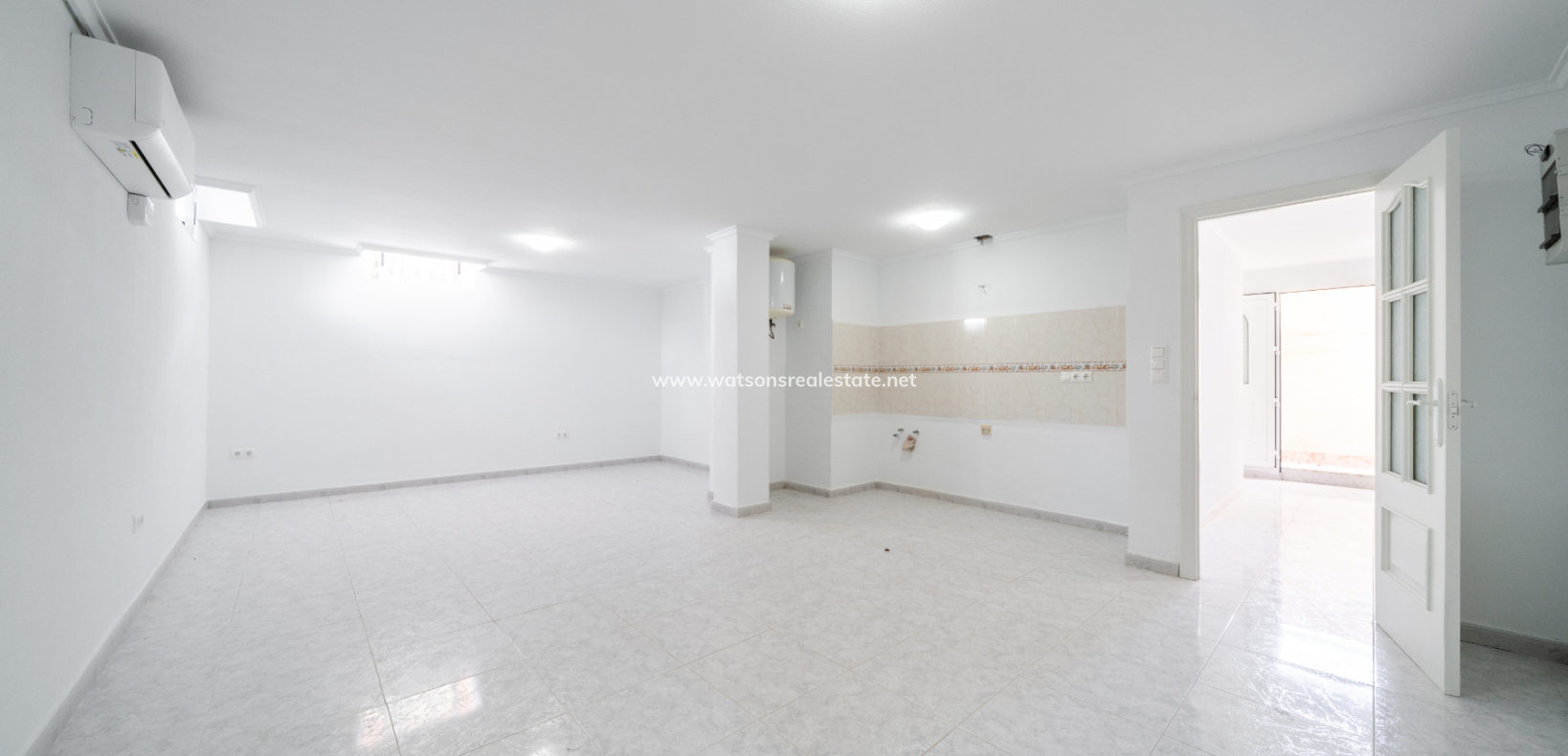 Resale - Freistendhe Villa - Urb. La Marina