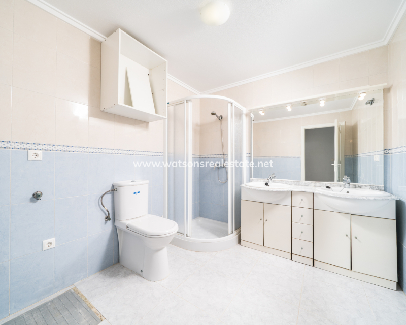 Resale - Freistendhe Villa - Urb. La Marina
