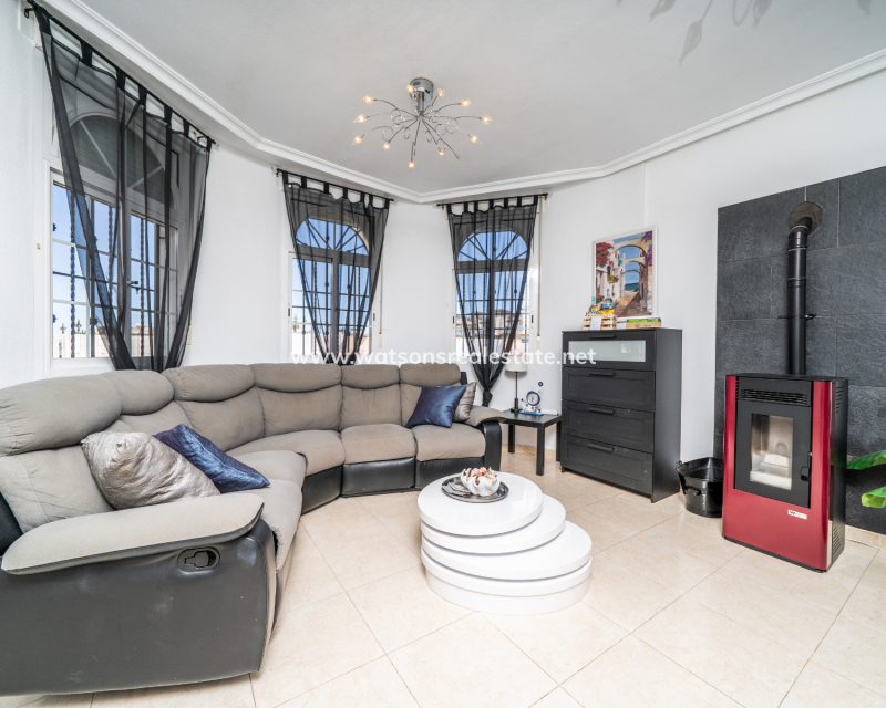 Resale - Freistendhe Villa - Urb. La Marina