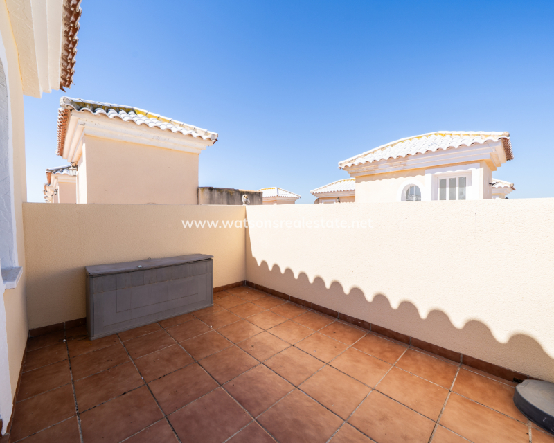 Resale - Freistendhe Villa - Urb. La Marina