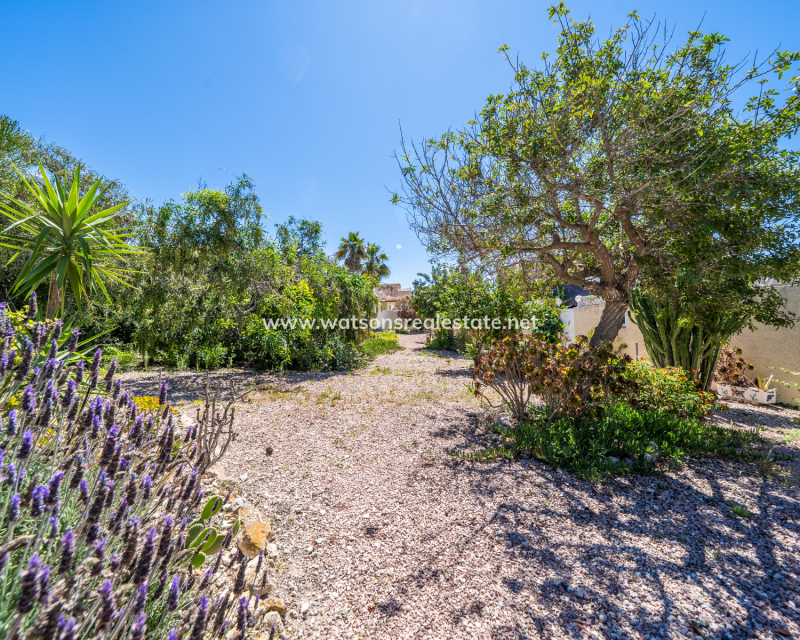 Resale - Freistendhe Villa - Urb. La Marina
