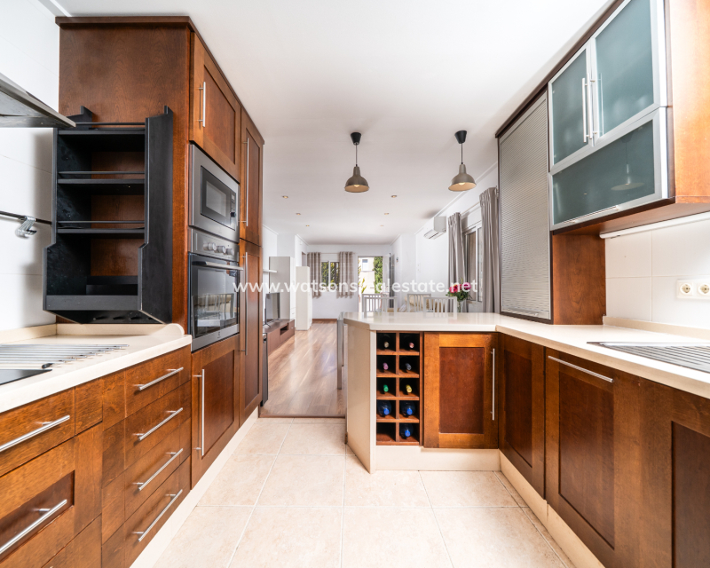 Resale - Freistendhe Villa - Urb. La Marina