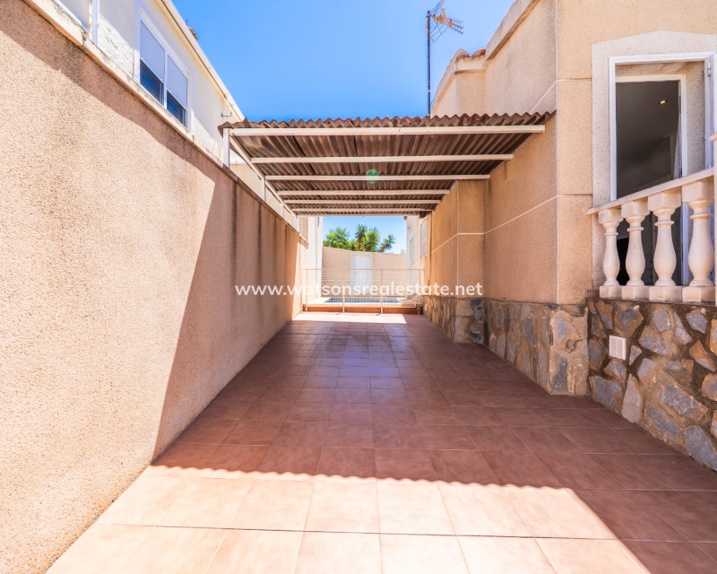 Resale - Freistendhe Villa - Urb. La Marina