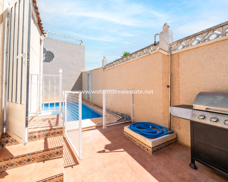 Resale - Freistendhe Villa - Urb. La Marina
