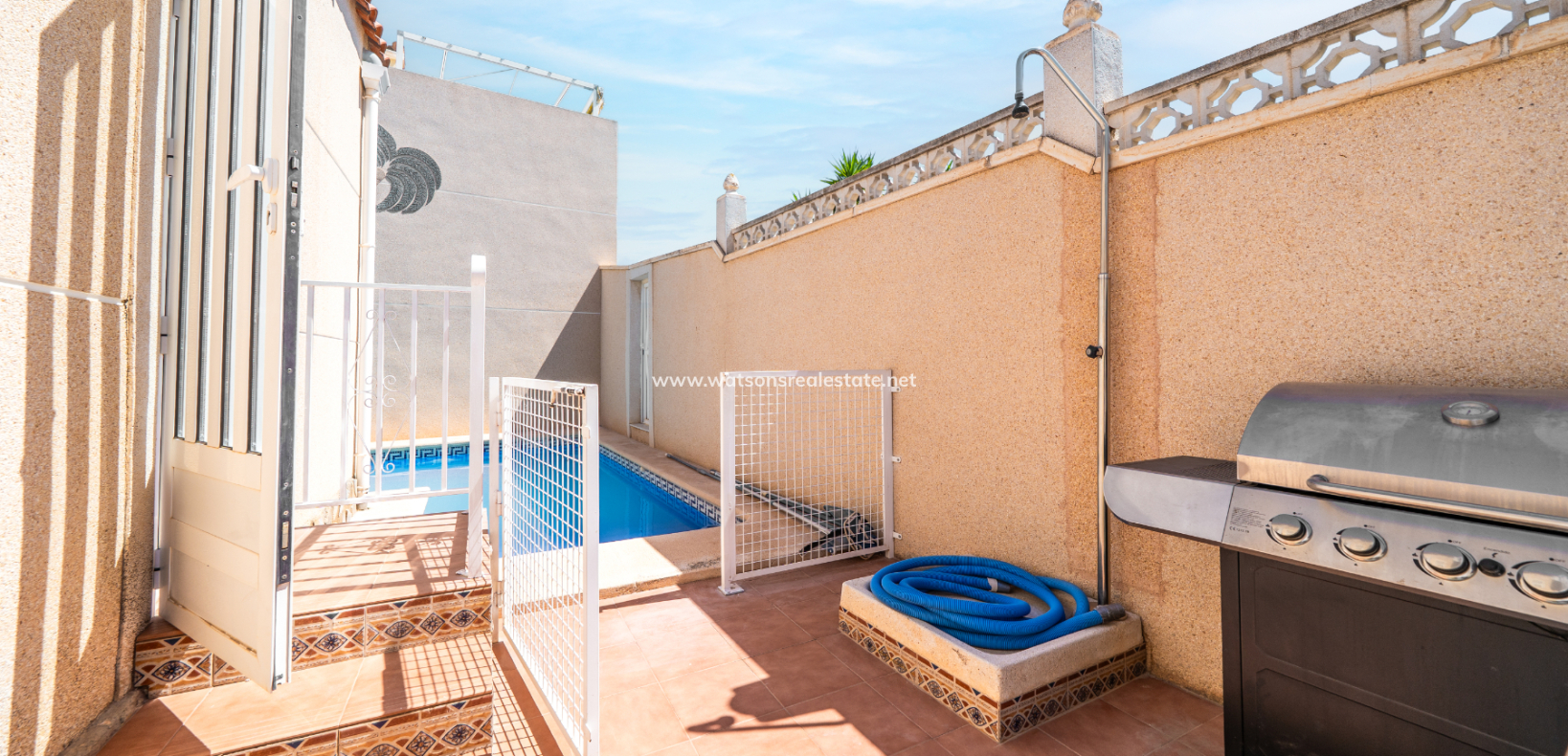 Resale - Freistendhe Villa - Urb. La Marina