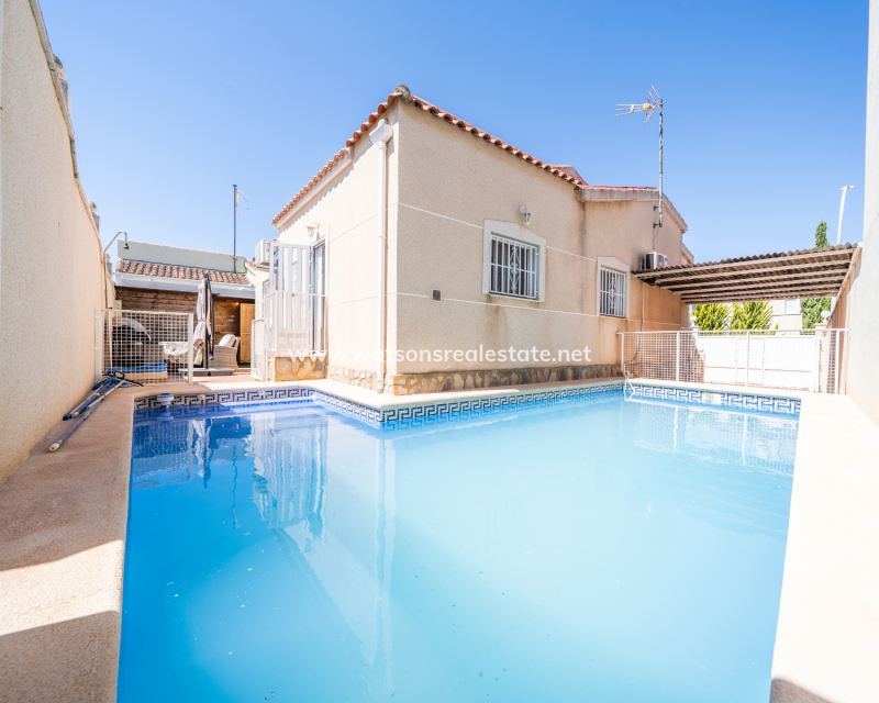 Resale - Freistendhe Villa - Urb. La Marina