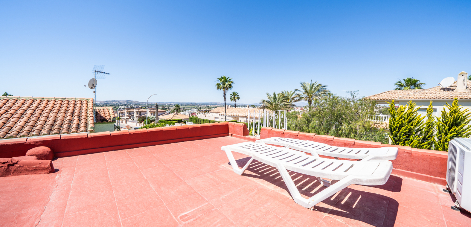 Resale - Freistendhe Villa - Urb. La Marina