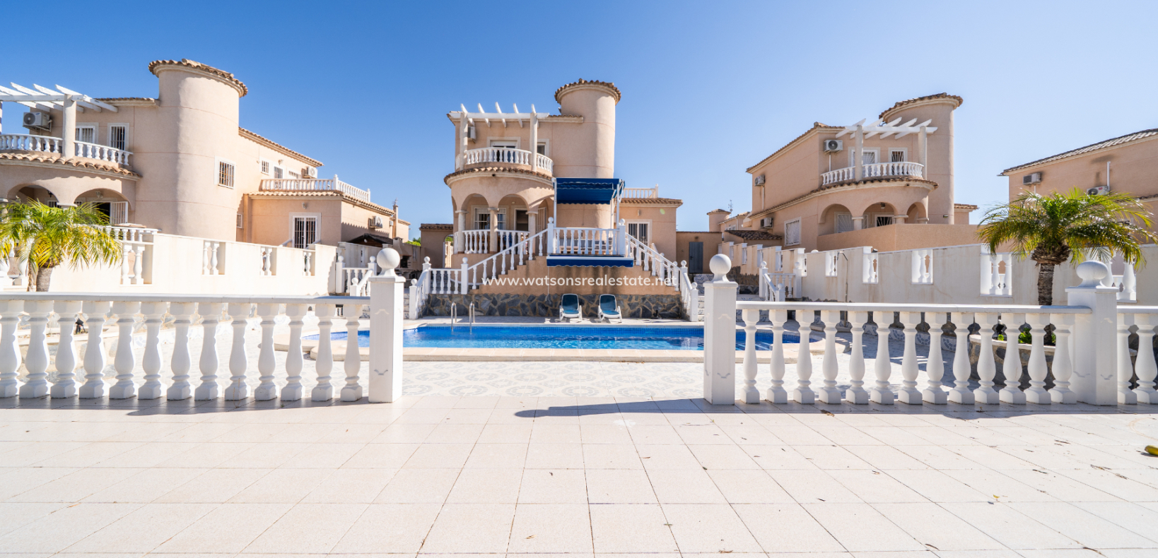 Resale - Freistendhe Villa - Urb. La Marina