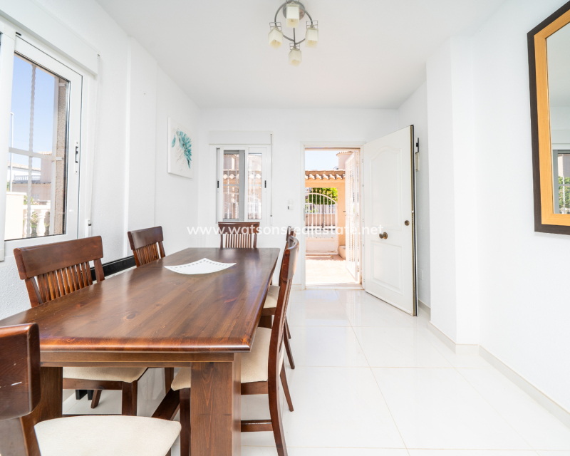 Resale - Freistendhe Villa - Urb. La Marina