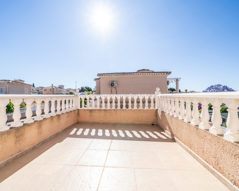 Resale - Freistendhe Villa - Urb. La Marina