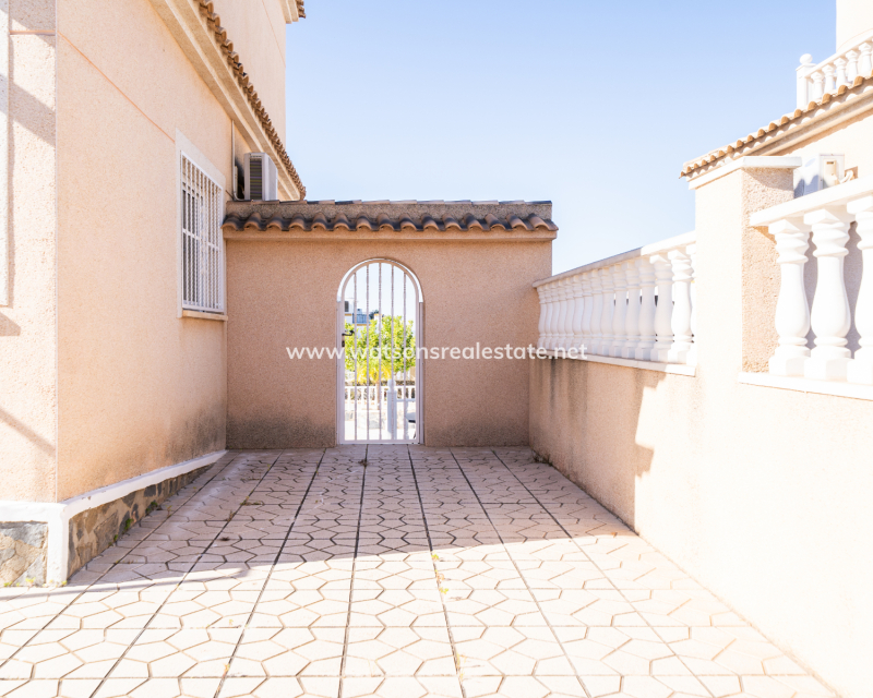 Resale - Freistendhe Villa - Urb. La Marina