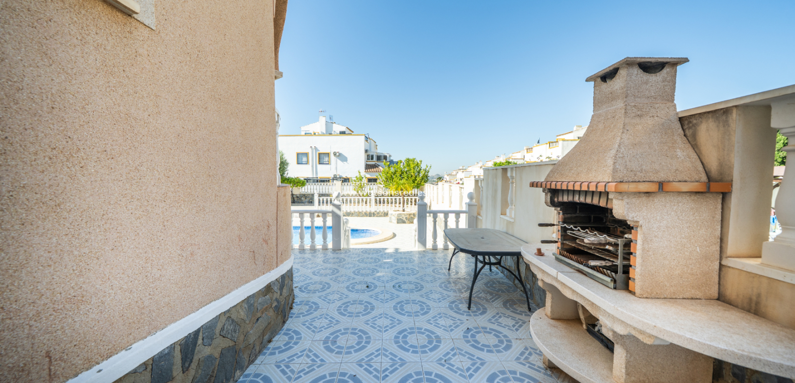 Resale - Freistendhe Villa - Urb. La Marina