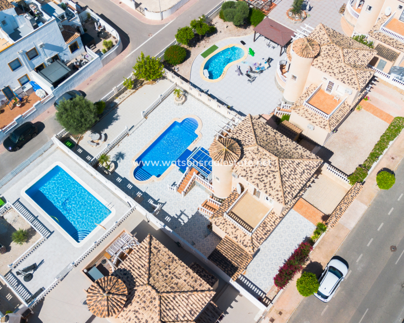 Resale - Freistendhe Villa - Urb. La Marina