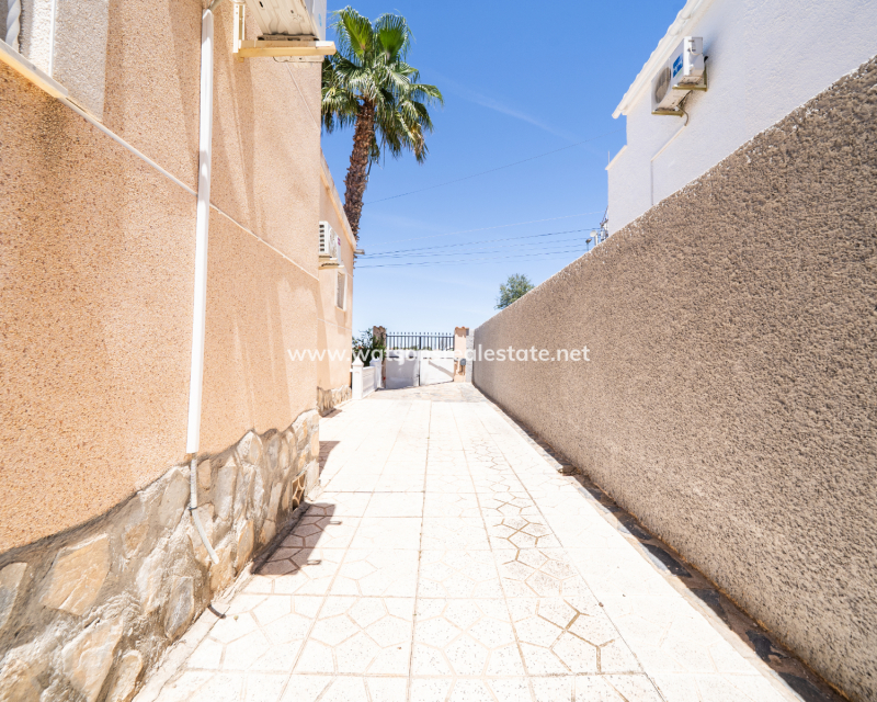 Resale - Freistendhe Villa - Urb. La Marina