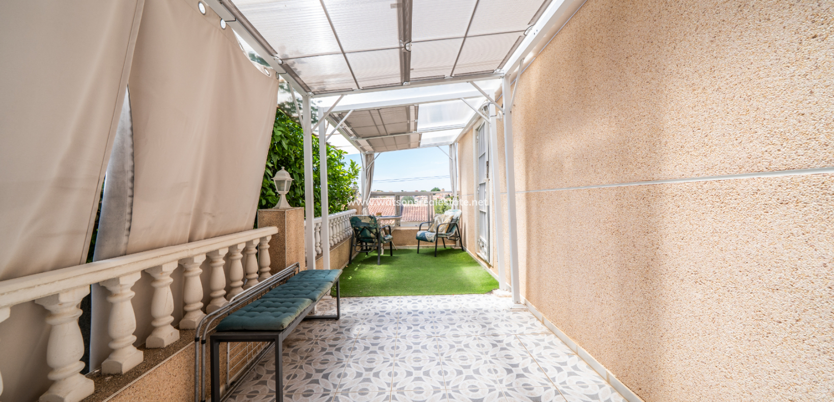 Resale - Freistendhe Villa - Urb. La Marina