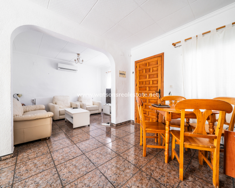 Resale - Freistendhe Villa - Urb. La Marina