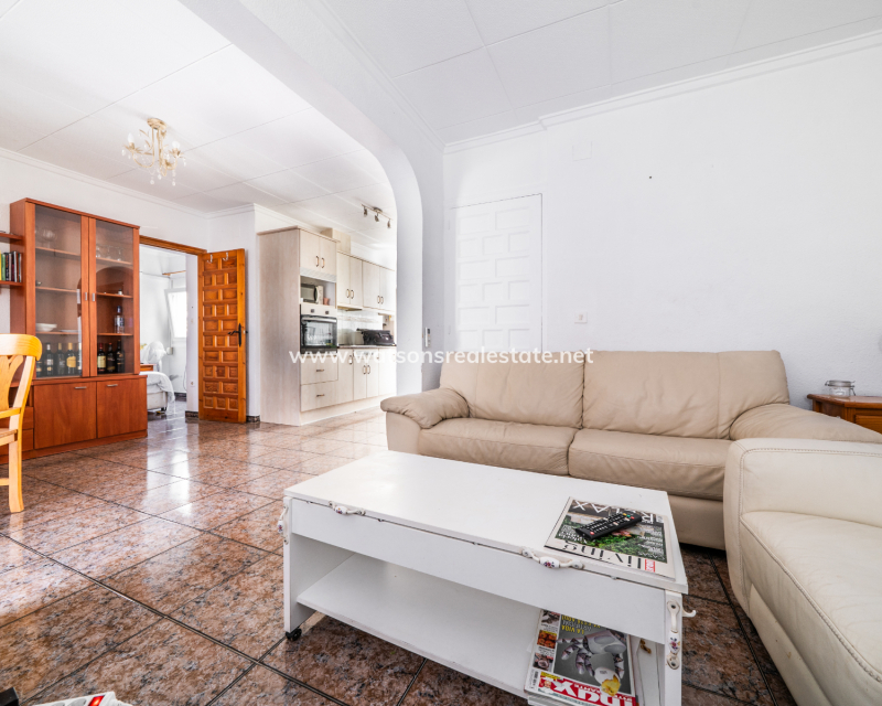 Resale - Freistendhe Villa - Urb. La Marina