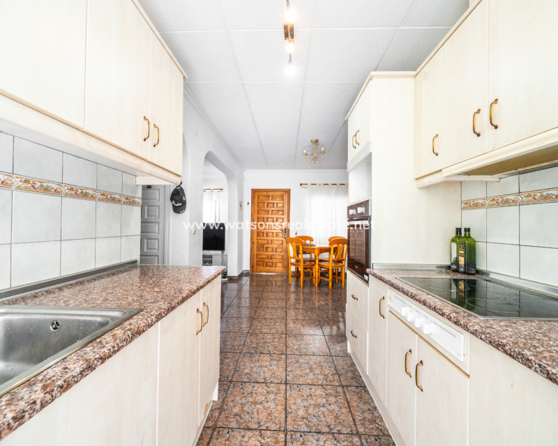 Resale - Freistendhe Villa - Urb. La Marina