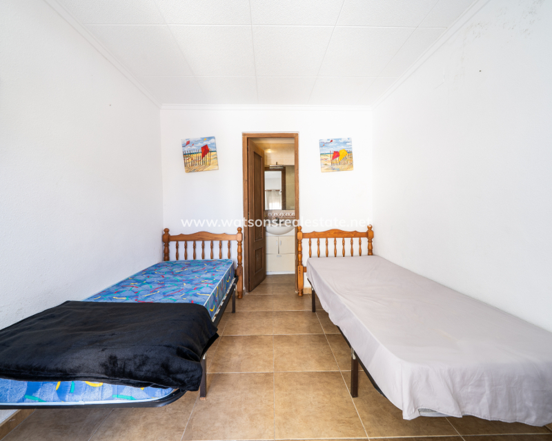 Resale - Freistendhe Villa - Urb. La Marina