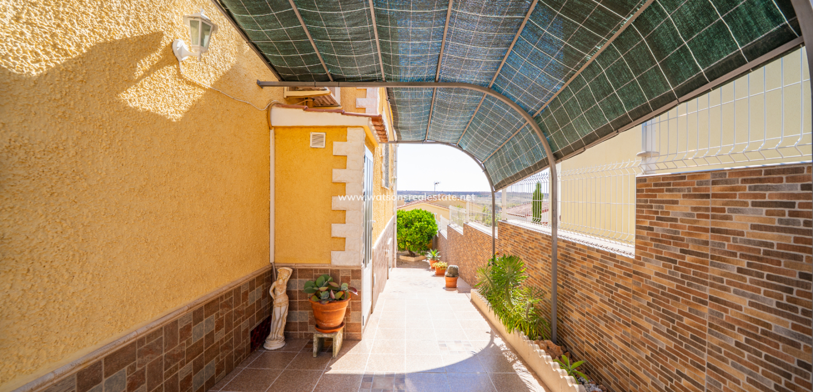 Resale - Freistendhe Villa - Urb. La Marina