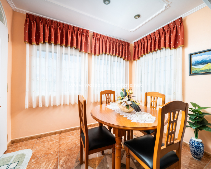 Resale - Freistendhe Villa - Urb. La Marina