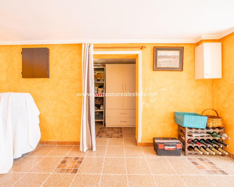 Resale - Freistendhe Villa - Urb. La Marina