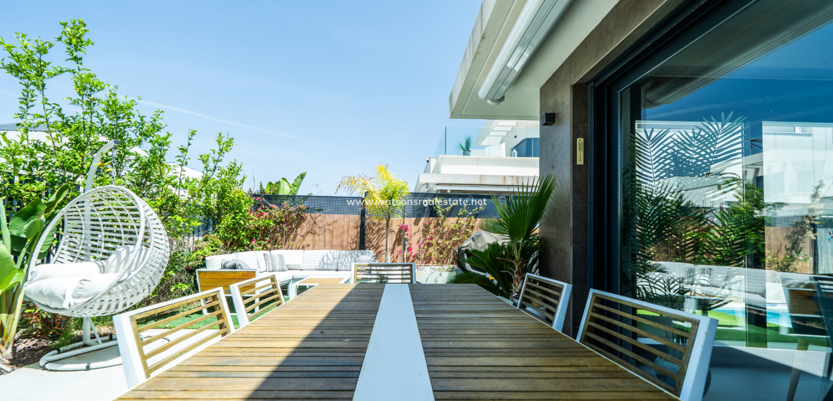 Resale - Freistendhe Villa - Urb. La Marina