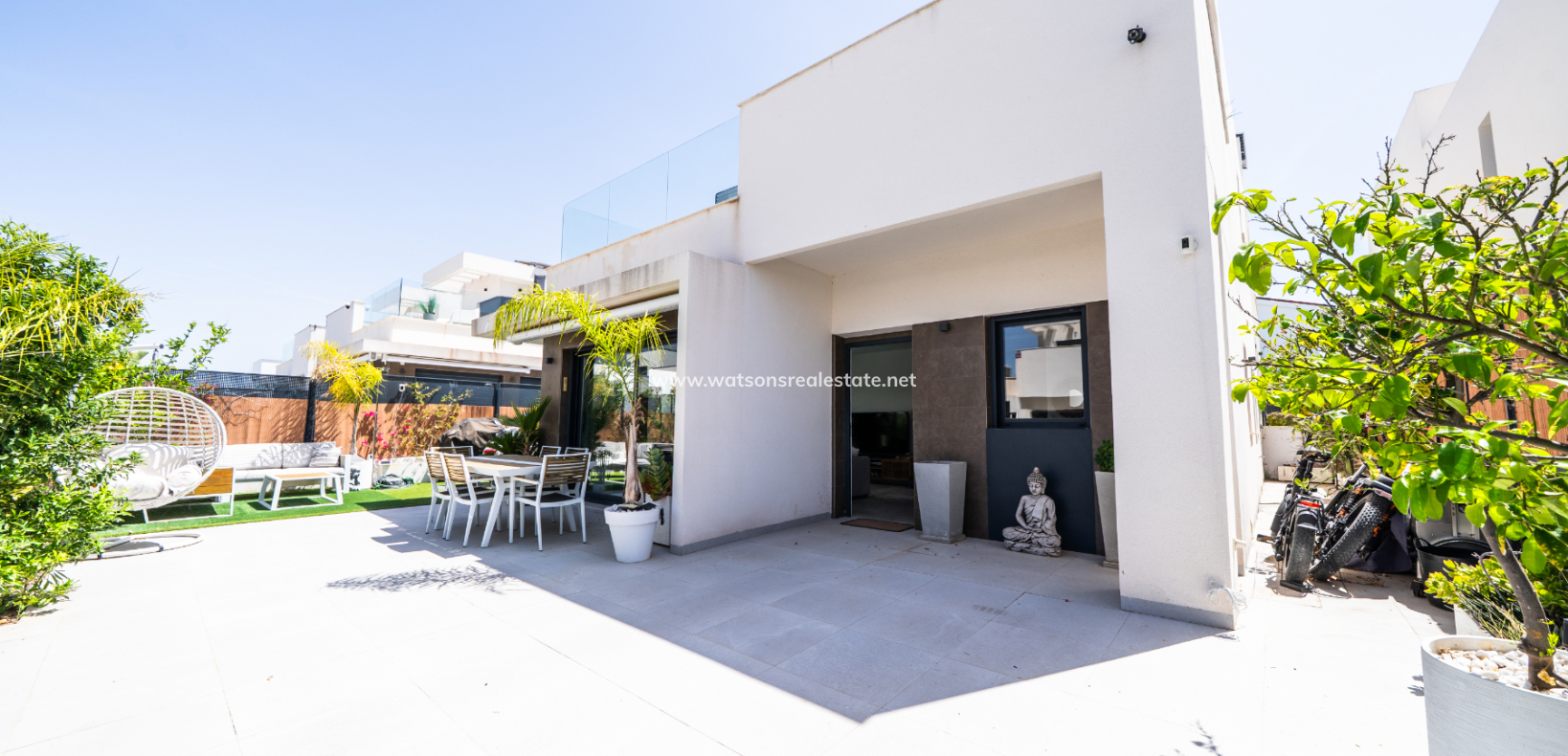 Resale - Freistendhe Villa - Urb. La Marina
