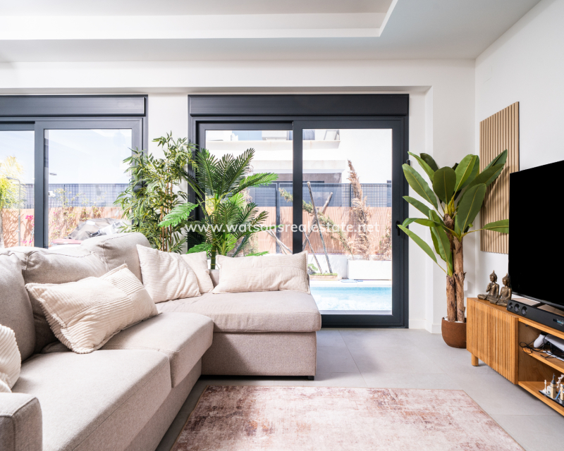Resale - Freistendhe Villa - Urb. La Marina