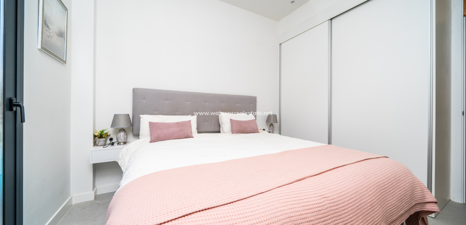 Resale - Freistendhe Villa - Urb. La Marina