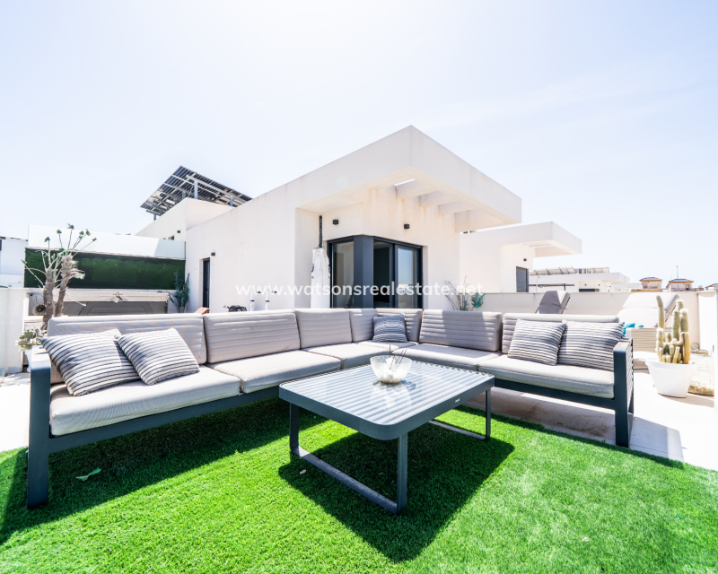 Resale - Freistendhe Villa - Urb. La Marina