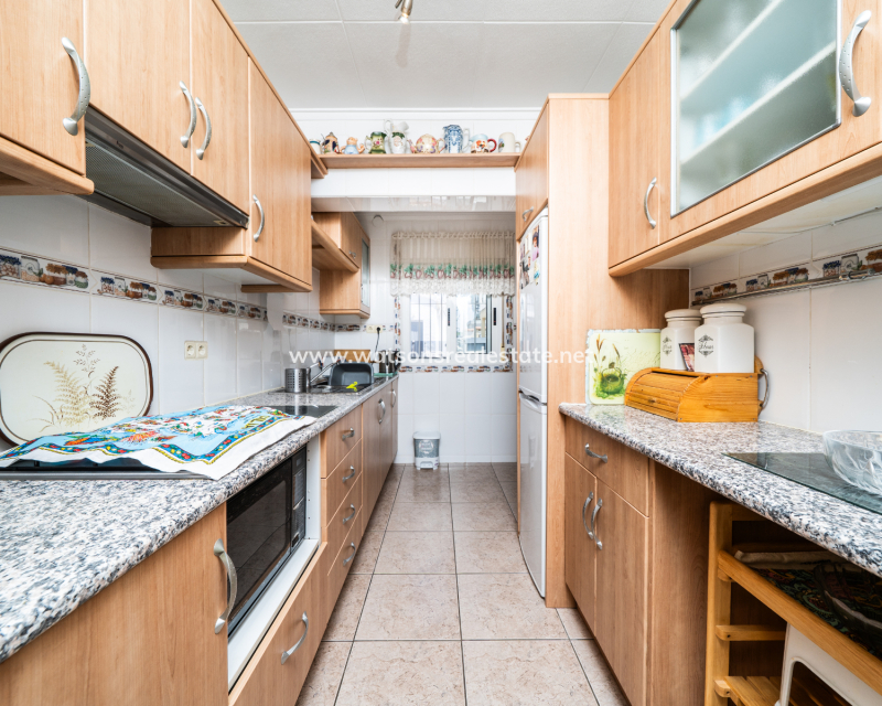 Resale - Freistendhe Villa - Urb. La Marina