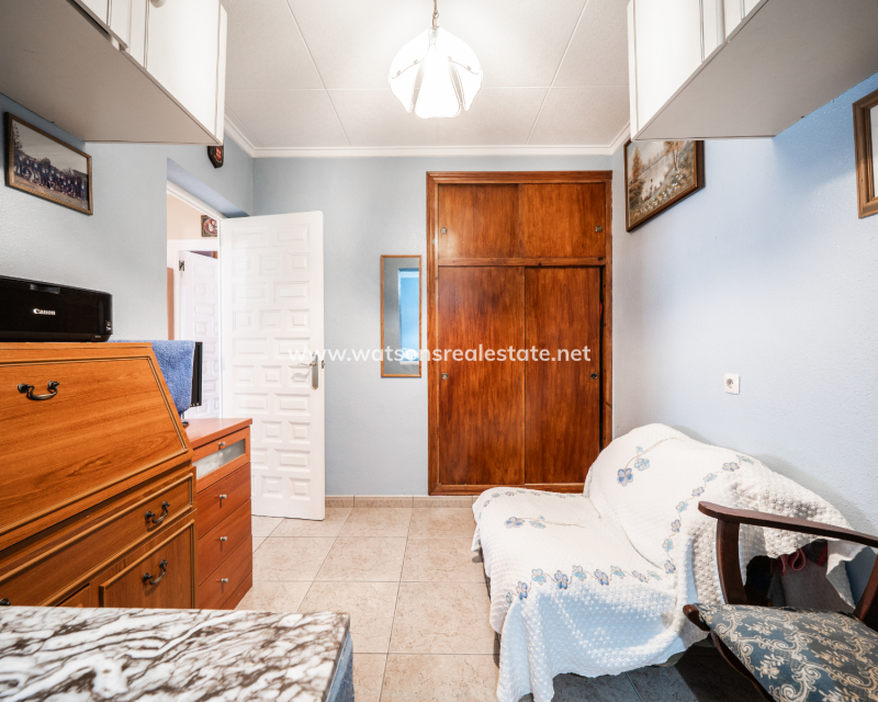 Resale - Freistendhe Villa - Urb. La Marina