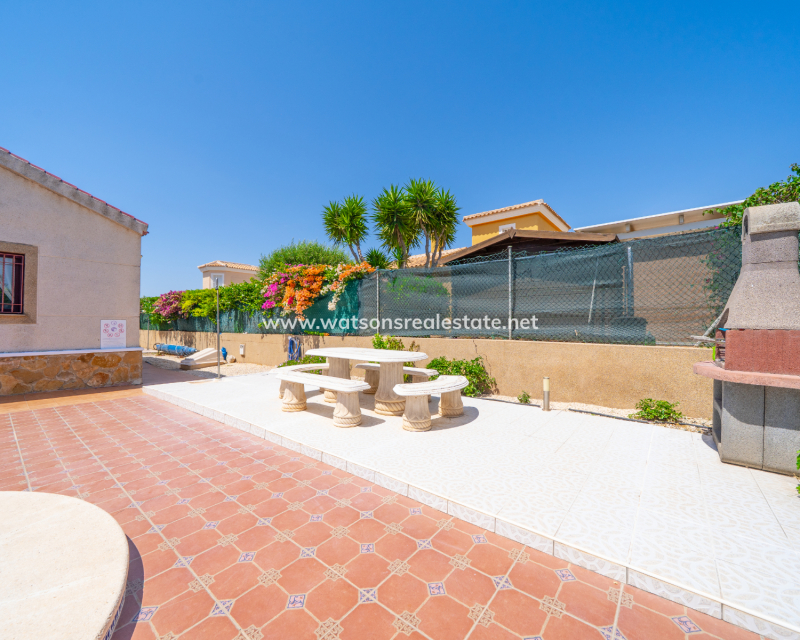 Resale - Freistendhe Villa - Urb. La Marina
